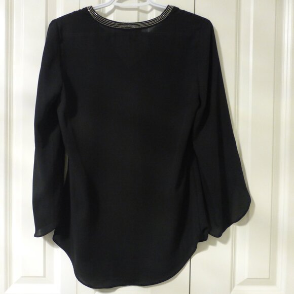 LE CHATEAU black flutter sleeve chiffon top with silver shimmery beads - Picture 2 of 11